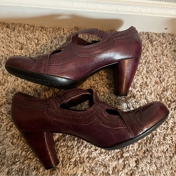 Clark’s Indigo Leather Upper Burgundy Slip on Strappy Heel Shoes Size 7 1/2 - Picture 2 of 9